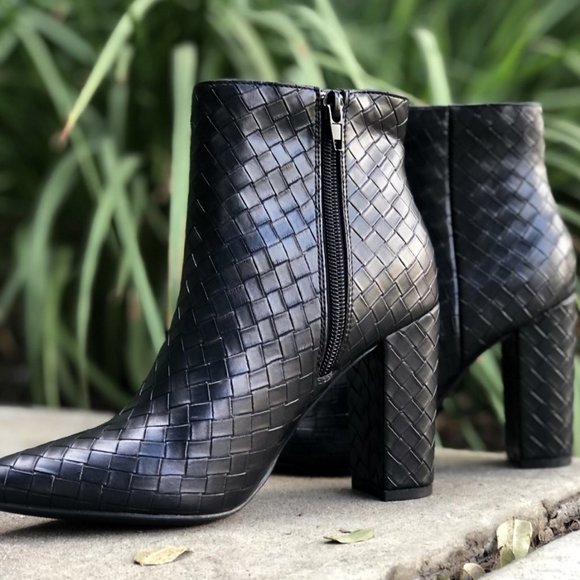 NEW Black Braided Weave Embossed Woven Pointy Toe - Picture 10 of 12